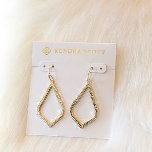 KENDRA SCOTT Sophia Drop Earrings In Gold